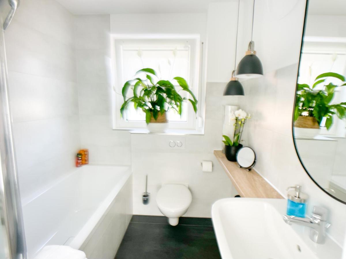 M-Style 02 Apartment Mit Balkon 24H Self-Check-In, Free Parking, Netflix Nuremberg Bagian luar foto
