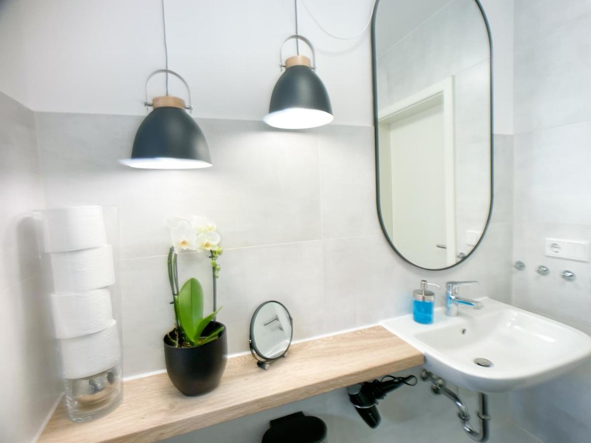 M-Style 02 Apartment Mit Balkon 24H Self-Check-In, Free Parking, Netflix Nuremberg Bagian luar foto